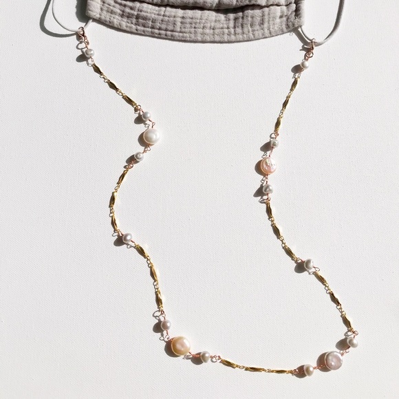 Mask Holder Chain & Pearl Handmade Necklace - Picture 2 of 5